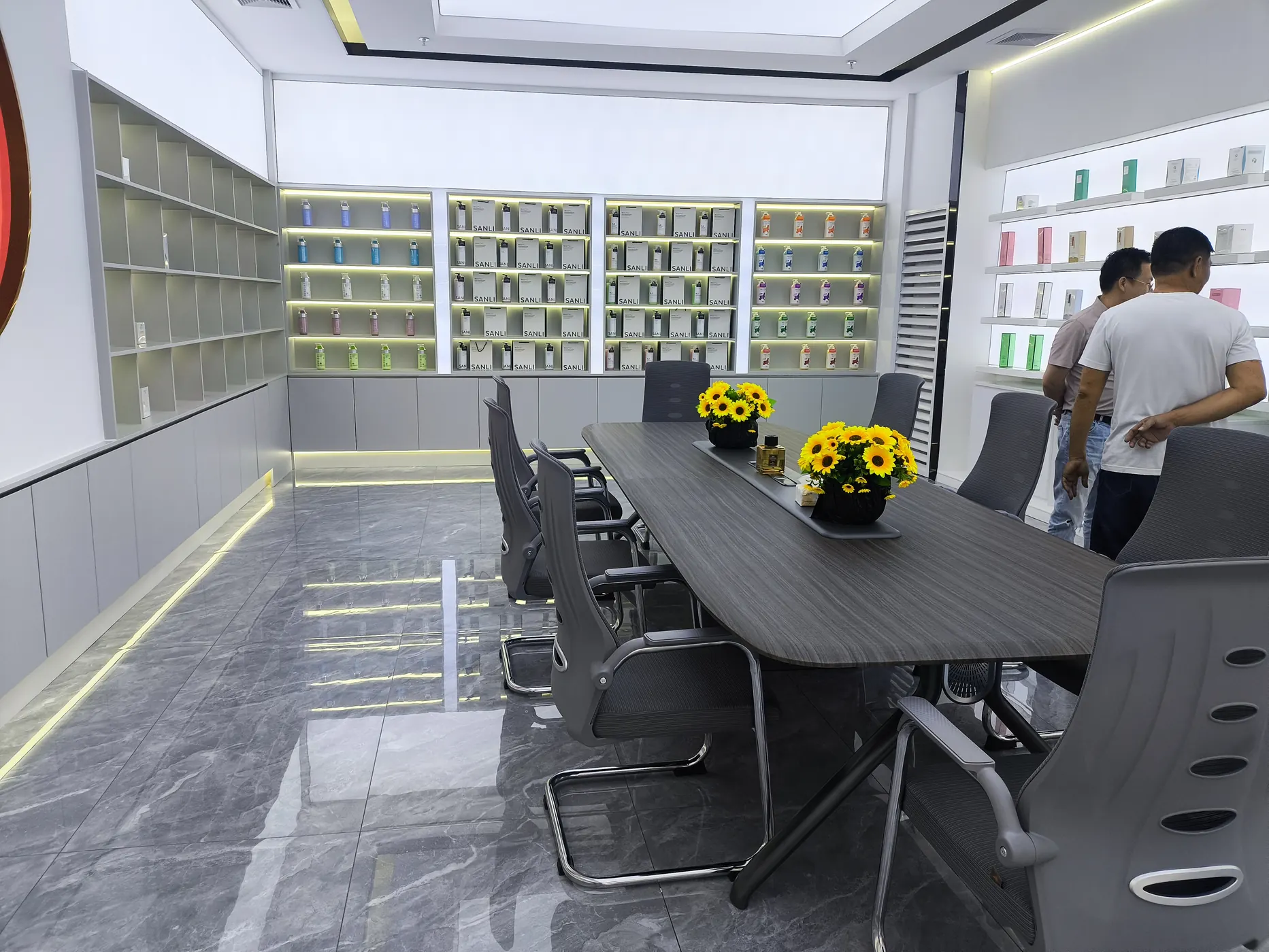 Plant Chain product showroom